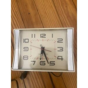 Grannycore Vintage General Electric Table Clock Cream  Plastic Case Works